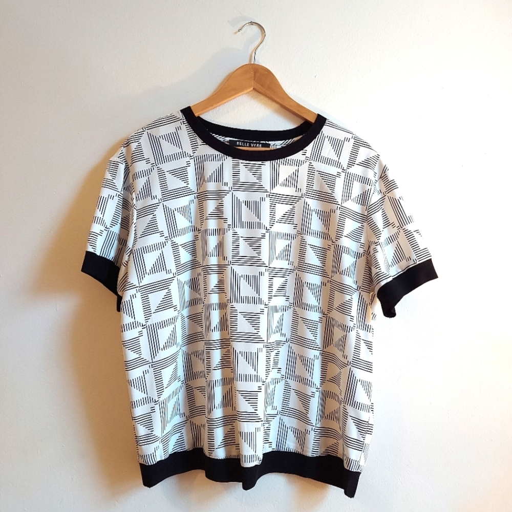 Office-friendly patterned crew neck t-shirt